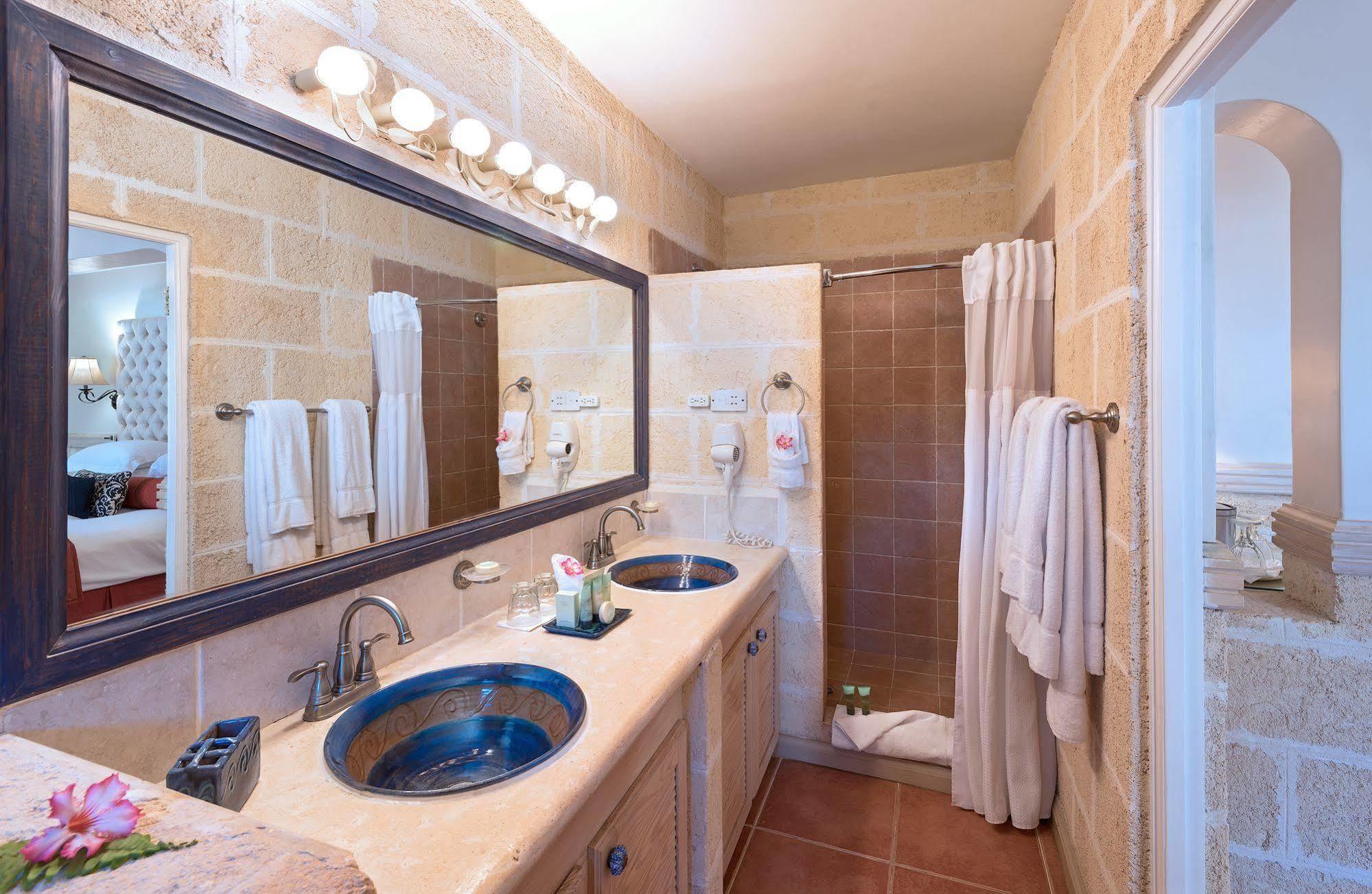 Little Arches Boutique Hotel - Adults Only Oistins المظهر الخارجي الصورة